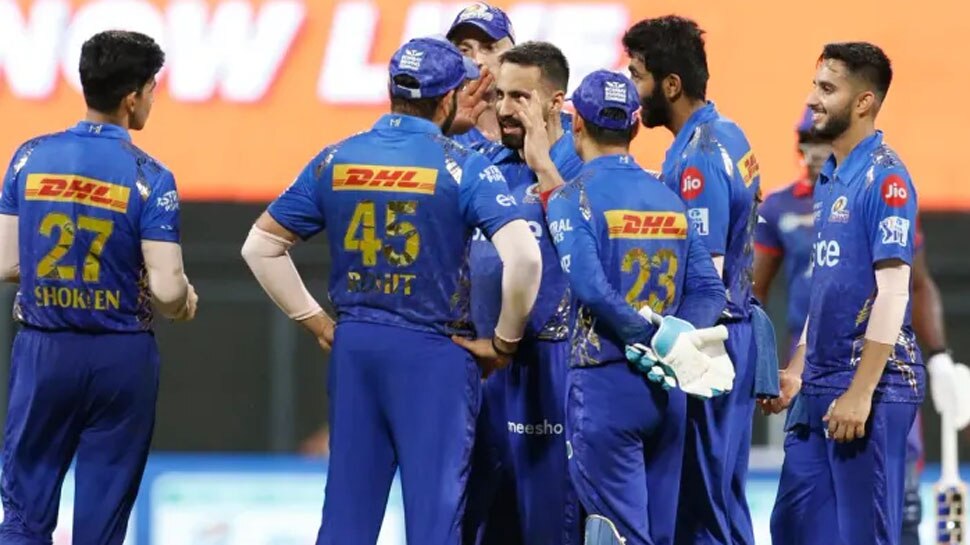Mumbai Indians: मुंबई इंडियंस के इस लीजेंड ने गेंदबाजों की कर दी खटिया खड़ी! तूफानी बल्लेबाजी से मचाया घमासान