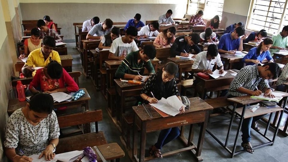 Bihar BSEB Inter Exam 2023: हाथों में हथकड़ी के साथ परीक्षा देने जा रहा अमित, हर रोज गार्ड पहुंचाता है सेंटर 