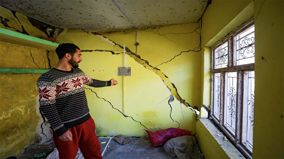 जोशीमठ की तरह कश्मीर में भी घरों में पड़ी दरारें; अपने सपनों को आशियाना छोड़ रहे लोग जोशीमठ की तरह कश्मीर में भी घरों में पड़ी दरारें; अपने सपनों को आशियाना छोड़ रहे लोग