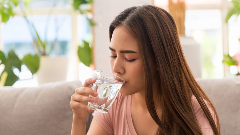 Causes Of Excessive Thirst: क्या आपको बार-बार सताती है प्यास? हो जाएं सावधान, इन बीमारियों के हो सकते हैं शिकार
