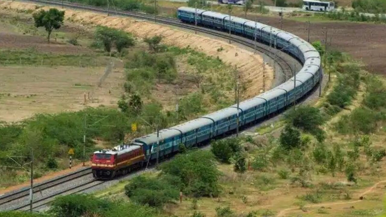 Cancel Train 5 Feb: रेलवे ने रविवार को रद्द कीं 385 ट्रेंनें, यात्रा से पहले चेक कर लें पूरी लिस्ट