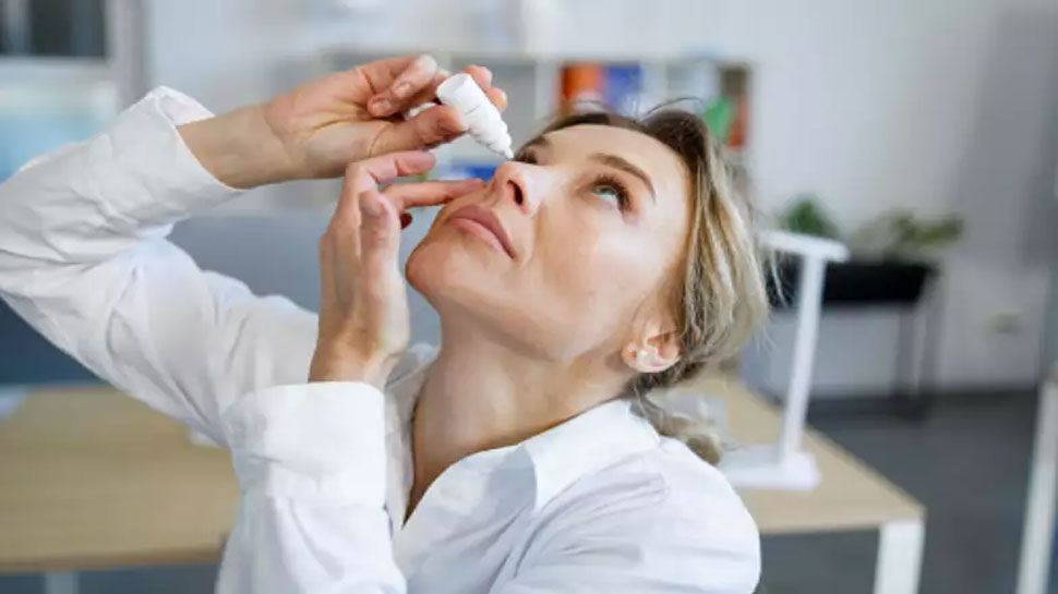 Eye drops causes death: आई ड्रॉप डालने से चली गई आंखों की रोशनी, एक की मौत; कहीं आपके घर में तो नहीं ये शीशी