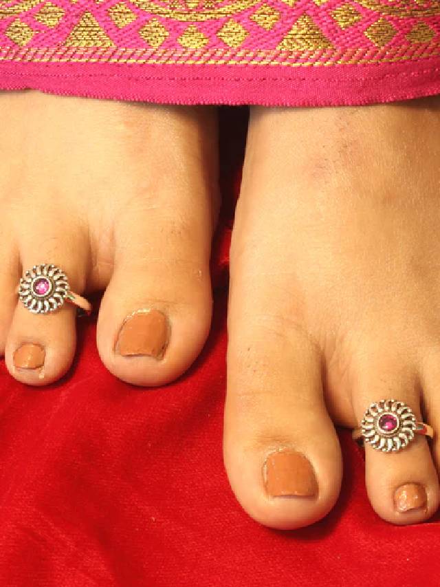 पैर में चांदी की बिछिया पहनने के 9 फायदे - Amazing Health Benefits Of  Wearing Silver Toe Ring In Hindi | Times Now Navbharat