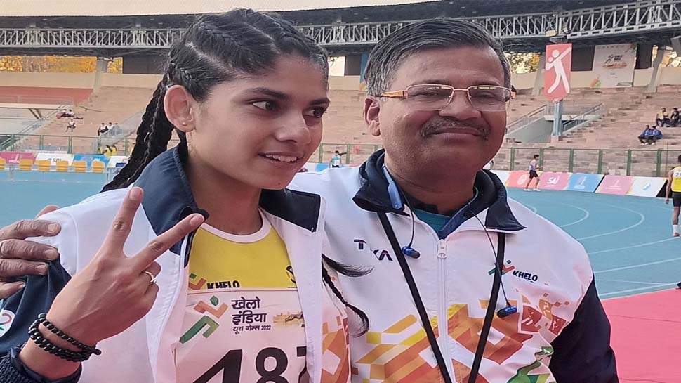 बुशरा खान अपने कोच एस के प्रसाद के साथ बुशरा खान अपने कोच एस के प्रसाद के साथ