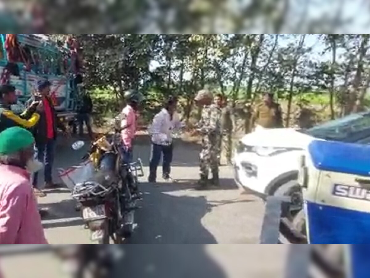 वाहन चेकिंग के दौरान बाइक सवार ने किया हंगामा,पुलिसकर्मियों से की हाथापाई