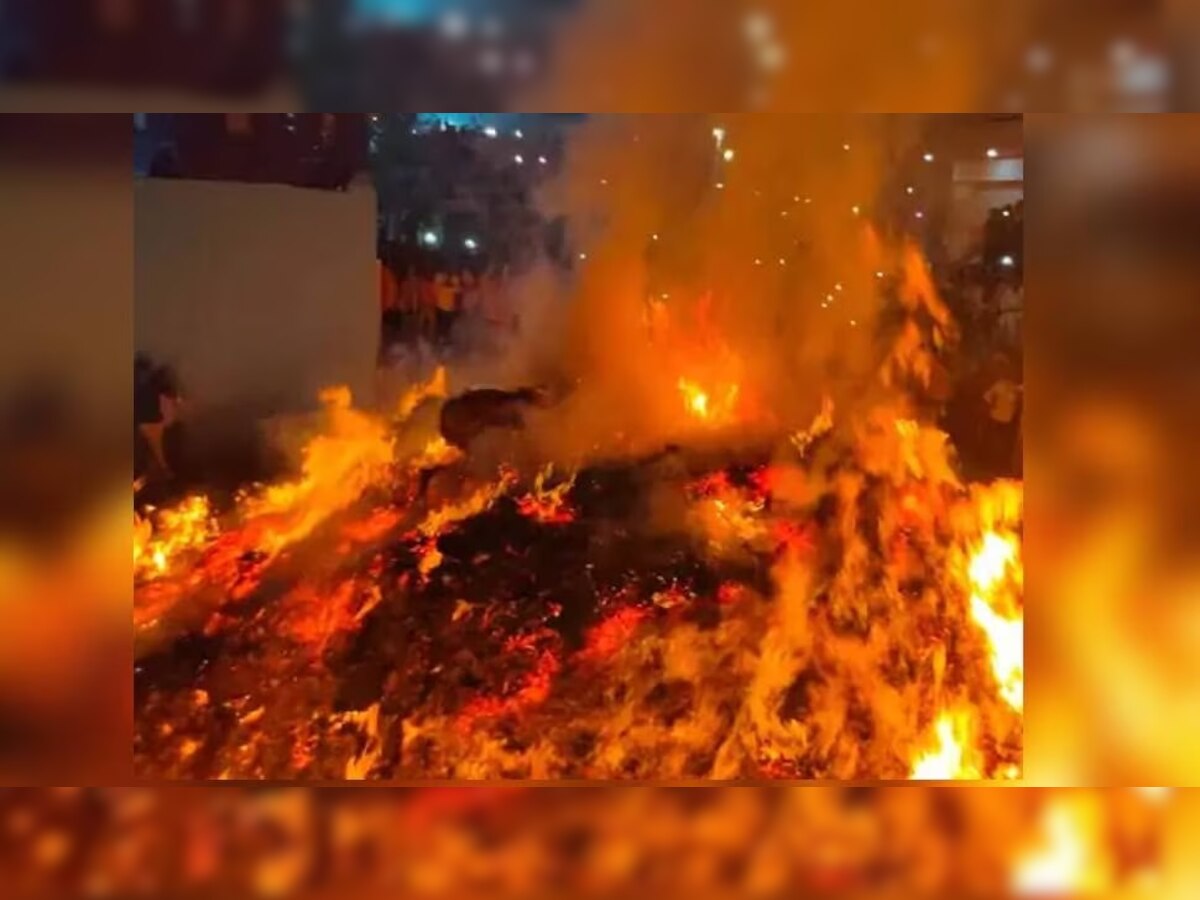 परंपराओं की होली: जलती हुई होलिका के बीच से गुजरेंगे मोनू पंडा, परिक्रमा के बाद शुरू किया एक महीने का तप 