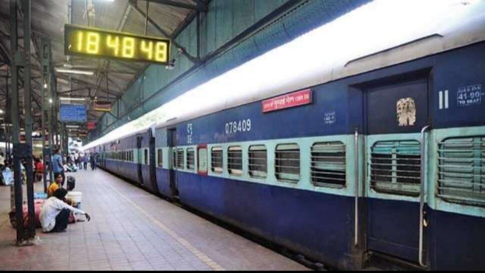 Indian Railways: अश्विनी वैष्णव ने कर दिया ऐलान, वरिष्ठ नागरिकों को ये बड़ी सौगात देने जा रहा रेलवे!