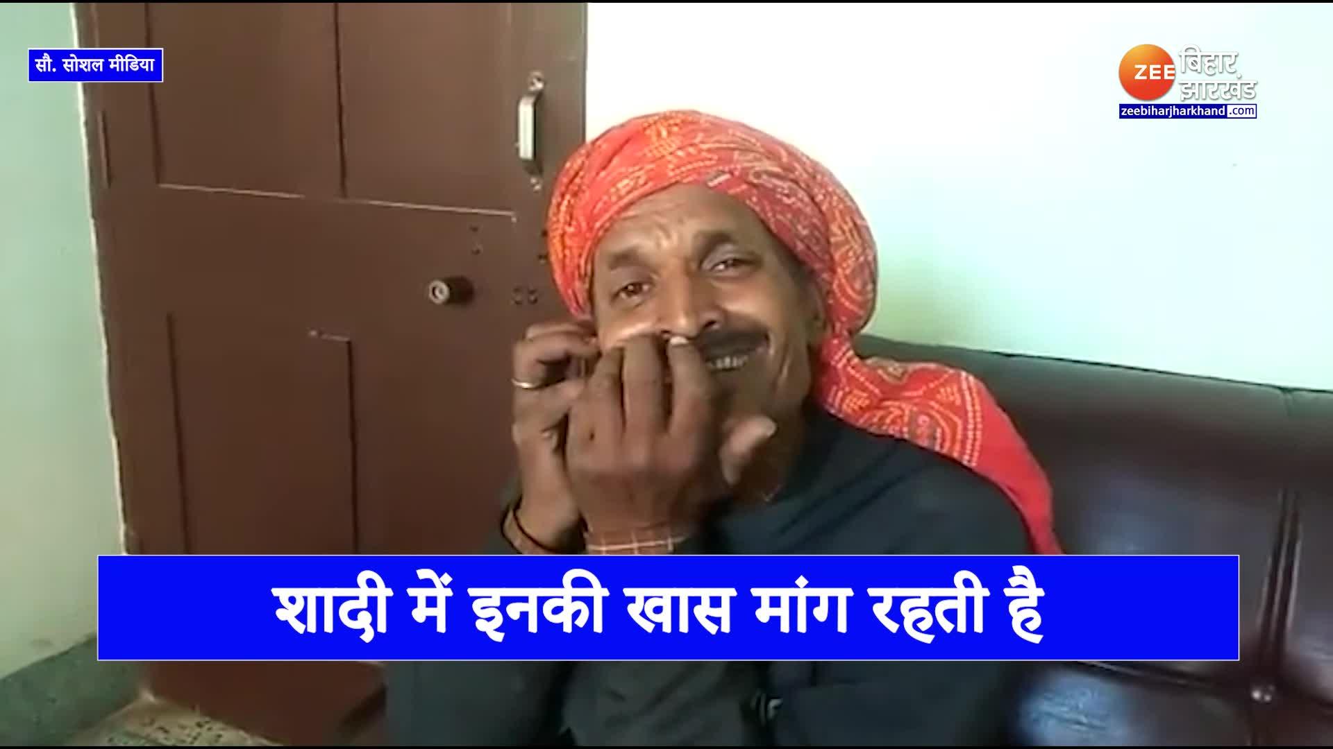 Viral Video Of Handcart driver of Sasaram singing traditional wedding