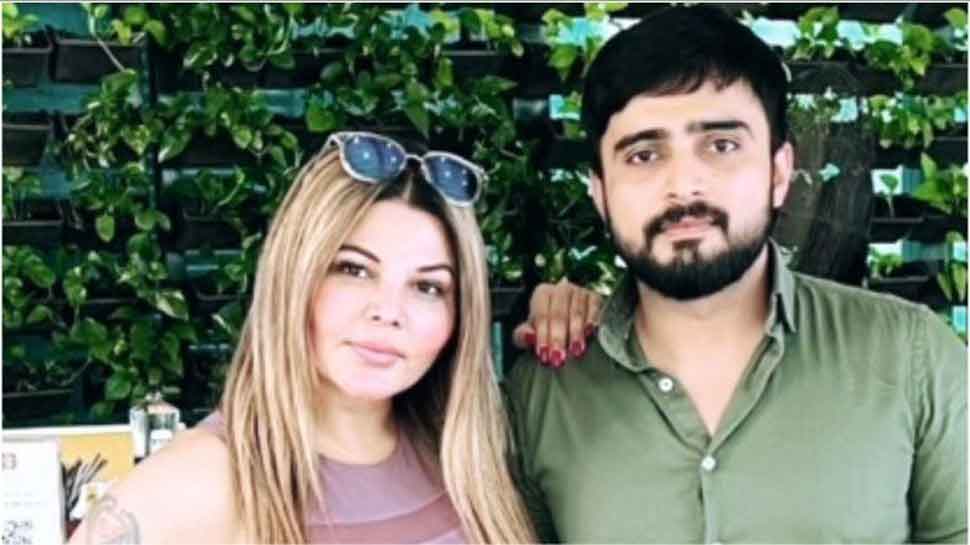 राखी सावंत और आदिल (फोटो- सोशल मीडिया) राखी सावंत और आदिल (फोटो- सोशल मीडिया)