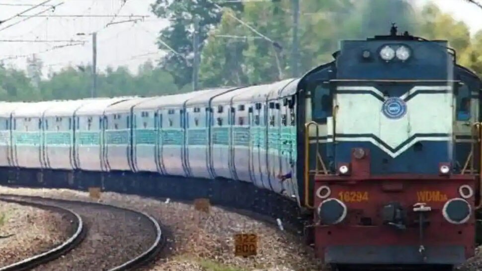 Indian Railways: भारतीय रेलवे ने किया बड़ा ऐलान! इन यात्रिओं के लिए पहली बार उठाया गया ये कदम; आप भी हो जाएंगे खुश