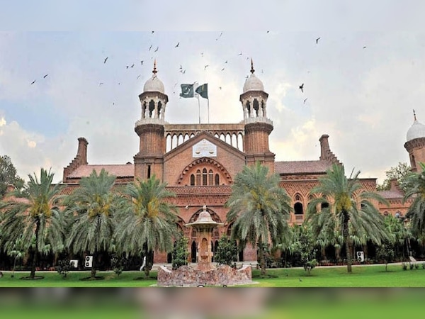 इमरान खान की पार्टी के 43 सांसदों के मंजूर इस्तीफे होंगे वापस, नहीं होंगे उपचुनाव: HC का आदेश