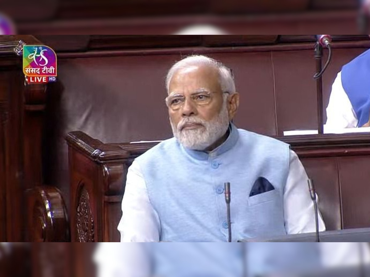 PM Modi jacket: कबाड़ के प्लास्टिक से बनी है पीएम मोदी की ये खास जैकेट, जानें इसकी कीमत