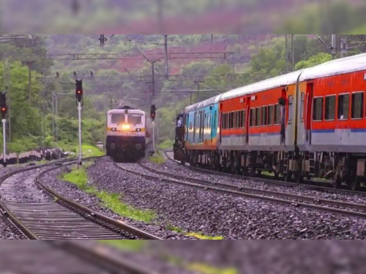 Railway News: रेल यात्रियों को होना पड़ेगा परेशान! दोहरीकरण से इस अहम रूट की 30 ट्रेनें प्रभावित