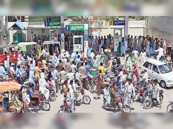 Pakistan petrol shortage: पाक में सूख रहे हैं पेट्रोल पंप; मंत्री ने दिया मजाकिया जवाब