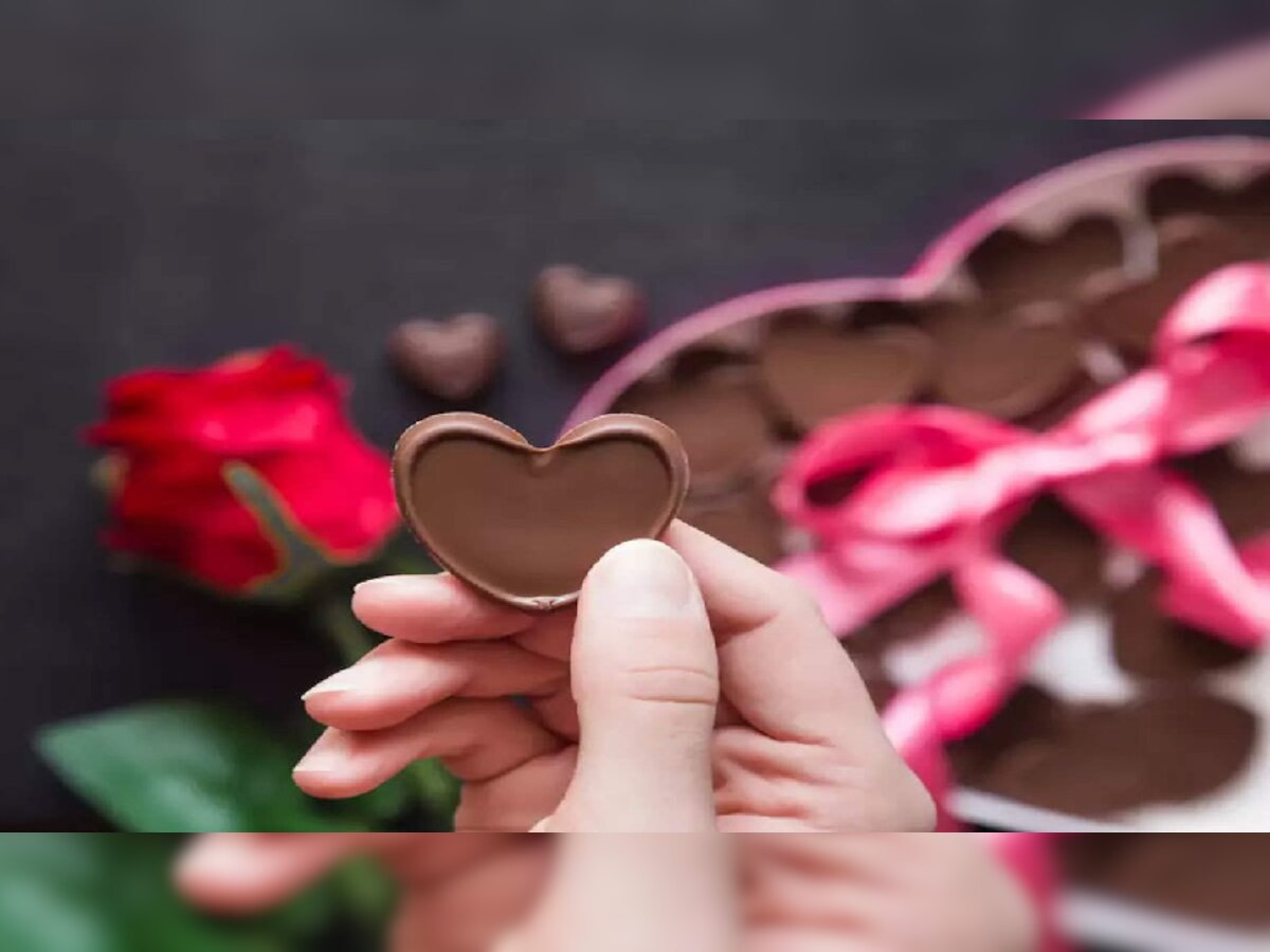 Happy Chocolate Day 2023 Wishes: चॉकलेट डे पर अपने पार्टनर को भेजे खास संदेश, रिश्ते में बढ़ जाएगा प्यार