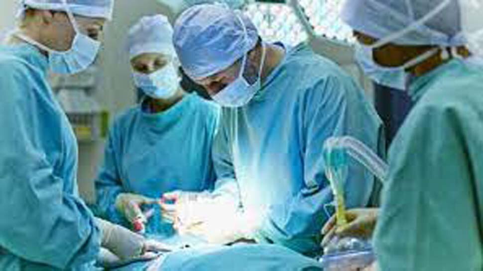 Plastic surgery के दौरान महिला की मौत, 4 डॉक्टरों को मिली सजा, हॉस्पिटल में बरती गई थी बेहद लापरवाही