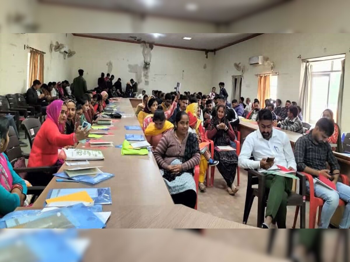 Anupgarh: सरकार की योजनाओं को घर-घर तक पहुंचाने के लिए प्रशिक्षण शिविर का किया आयोजन