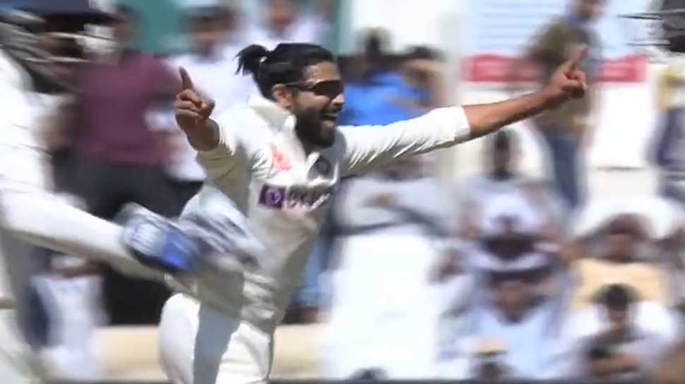 Ravindra Jadeja wickets: रवींद्र जड़ेजा ने आते ही उड़ाया गर्दा, हुई कंगारुओं की हवा टाइट Ravindra Jadeja wickets: रवींद्र जड़ेजा ने आते ही उड़ाया गर्दा, हुई कंगारुओं की हवा टाइट