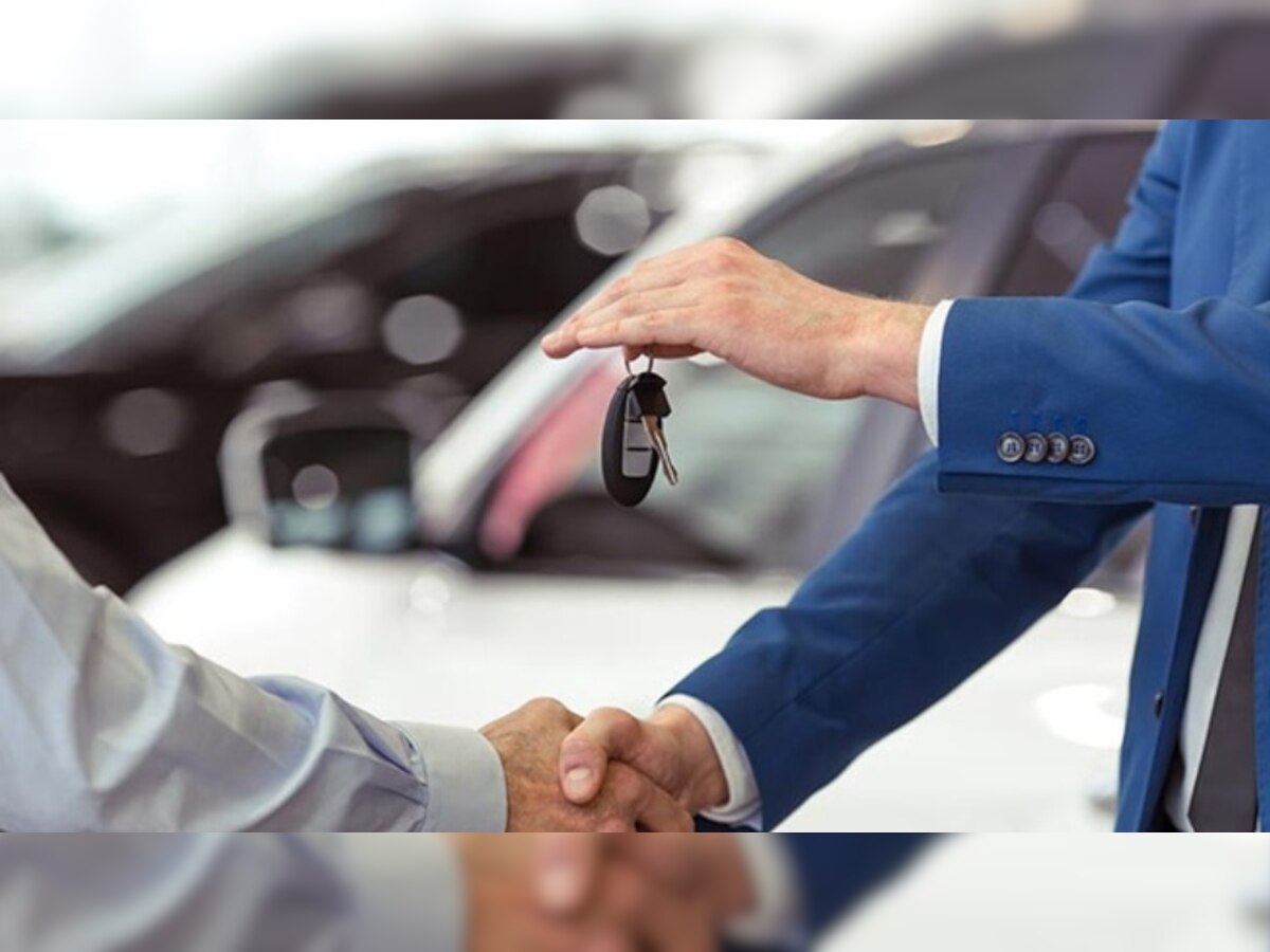 Car Buying Tips: नई कार खरीदने पर ऐसे बचाएं पैसे, ये हैं गाड़ी की कीमत पर मोलभाव के टिप्स