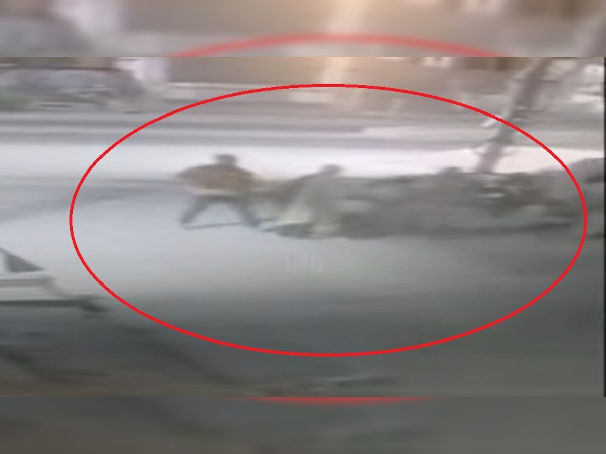बुजुर्ग दंपति से मारपीट और गहने लूटने की वारदात का वीडियो वायरल, 48 घंटे बाद भी खाली हाथ पुलिस, देखें खौफनाक VIDEO