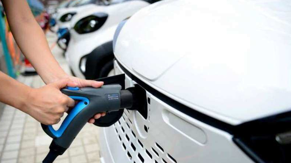 Lithium deposits found: भारत में मिला बड़ा ज़खीरा, EV इंडस्ट्री की बदल जाएगी सूरत Lithium deposits found: भारत में मिला बड़ा ज़खीरा, EV इंडस्ट्री की बदल जाएगी सूरत