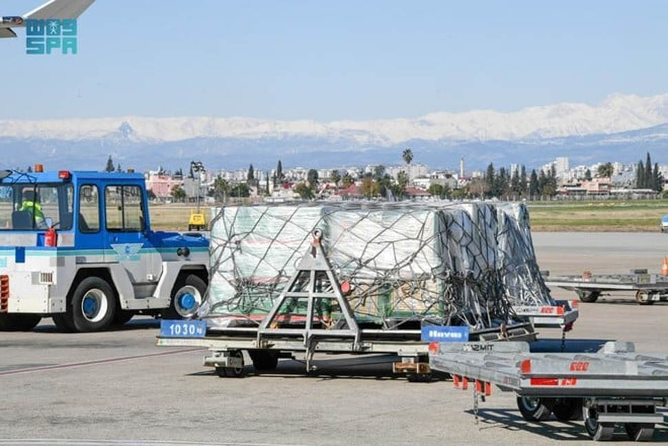 तुर्की-सीरिया के पीड़ितों के लिए सऊदी ने इकट्ठा किए 145 मिलियन रियाल, राहती सामान के जहाज रवाना तुर्की-सीरिया के पीड़ितों के लिए सऊदी ने इकट्ठा किए 145 मिलियन रियाल, राहती सामान के जहाज रवाना