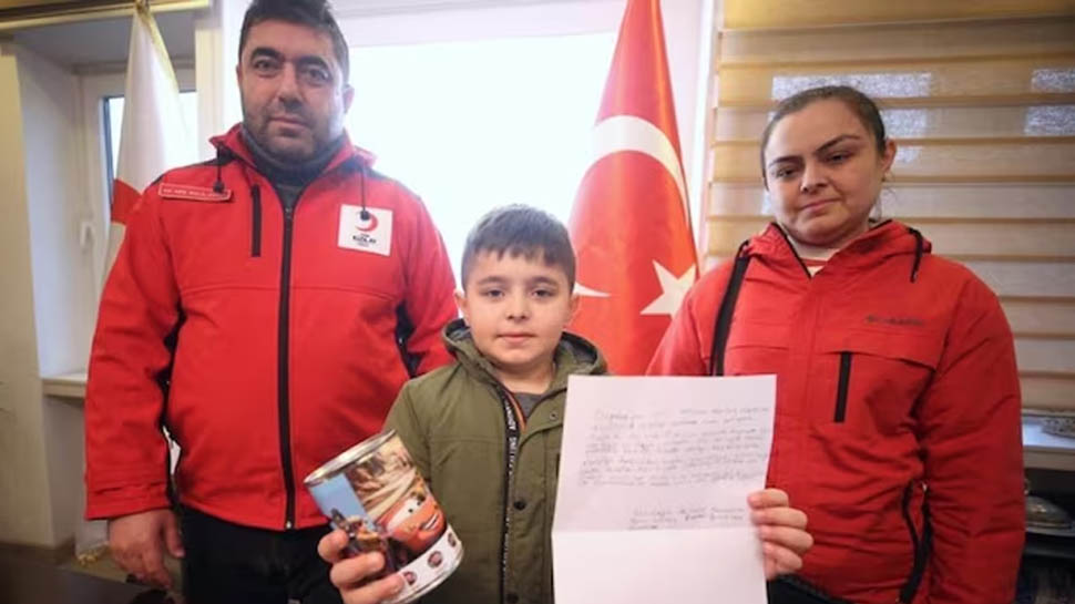 9 साल के बच्चे ने जलजला पीड़ितों के लिए दान में दे दिया पिग्गी बैंक, लिखा भावुक पत्र 9 साल के बच्चे ने जलजला पीड़ितों के लिए दान में दे दिया पिग्गी बैंक, लिखा भावुक पत्र