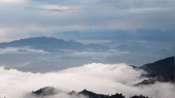 Weather: हिमाचल में बर्फबारी से तापमान में आई फिर से गिरावट, कई रास्ते हुए बंद