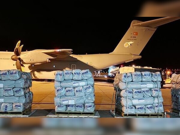 आटे और तेल को तरस रहे Pakistan ने तुर्की को भेजी मदद, राहत सामग्री लेकर पहुंचा विमान