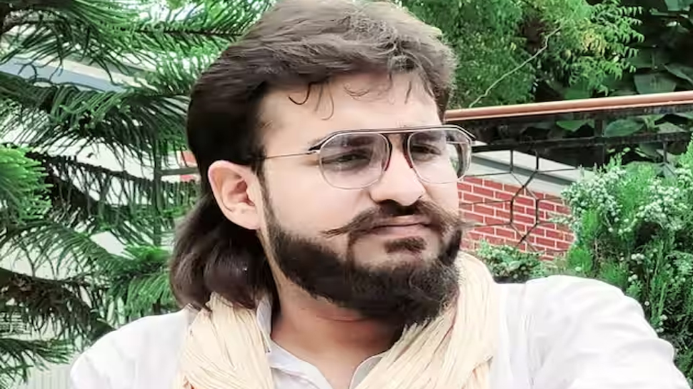 आपत्तिजनक सामान लेकर पति से मिलने जेल जा रही थी मुख़्तार अब्बास की बहु, गिरफ्तार आपत्तिजनक सामान लेकर पति से मिलने जेल जा रही थी मुख़्तार अब्बास की बहु, गिरफ्तार