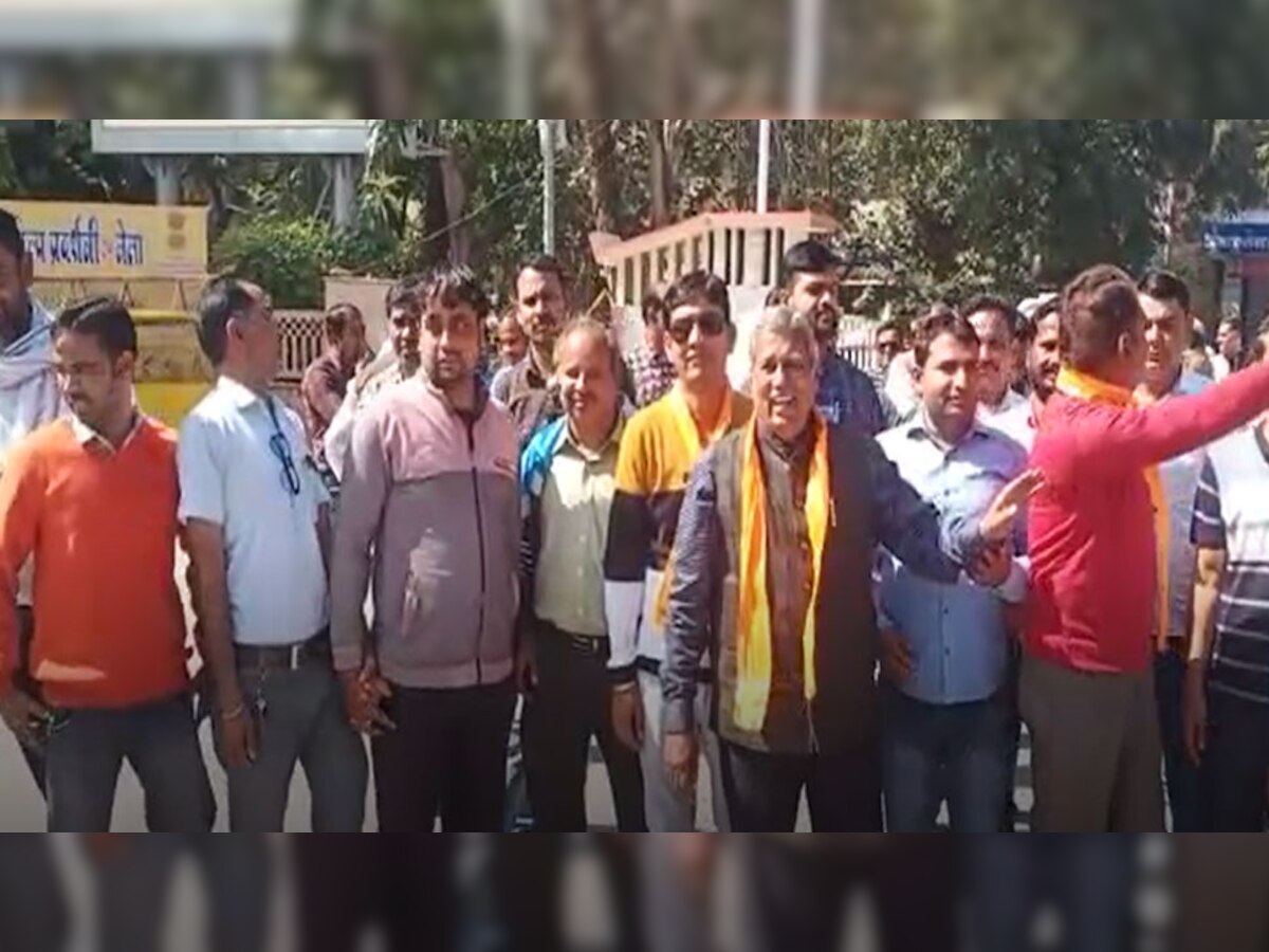 OPS: पुरानी पेंशन योजना की घोषणा से यहां बिजली कर्मचारियों की होली से पहले मनी दीपावली, मिठाई खिलाकर मनाया जश्न