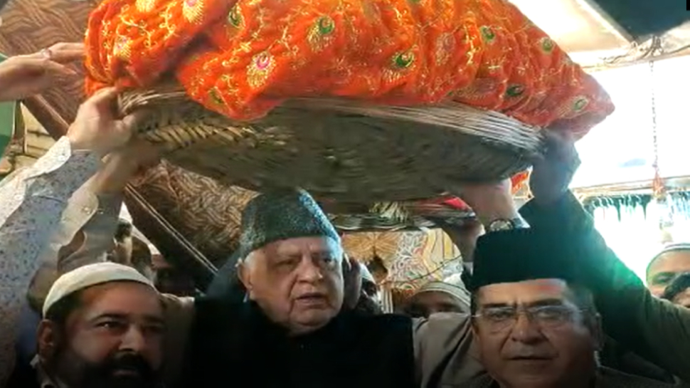 Ajmer: NC नेता फारूक़ अब्दुल्ला का अजमेर दौरा; ख़्वाजा के दर से भाजपा पर हुए हमलावर Ajmer: NC नेता फारूक़ अब्दुल्ला का अजमेर दौरा; ख़्वाजा के दर से भाजपा पर हुए हमलावर