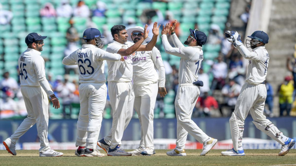 IND vs AUS 2nd Test: ଭାରତ-ଅଷ୍ଟ୍ରେଲିଆ ସିରିଜ୍ ମଧ୍ୟରେ ଦଳରୁ ବାହାର ହେଲେ ଏହି ଖେଳାଳି, ହଠାତ୍ ରିପ୍ଲେସମେଣ୍ଟର କରାଗଲା ଘୋଷଣା IND vs AUS 2nd Test: ଭାରତ-ଅଷ୍ଟ୍ରେଲିଆ ସିରିଜ୍ ମଧ୍ୟରେ ଦଳରୁ ବାହାର ହେଲେ ଏହି ଖେଳାଳି, ହଠାତ୍ ରିପ୍ଲେସମେଣ୍ଟର କରାଗଲା ଘୋଷଣା