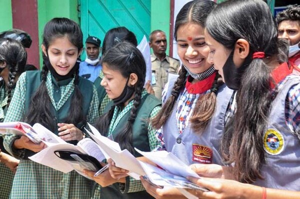 CBSE की 12वीं बोर्ड परीक्षा की तारीख में हुआ ये बड़ा बदलाव, जानिए कौन सा पेपर कब