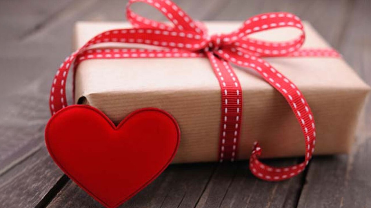 Valentine&#039;s Day Gift: भूलकर भी न दें ये तोहफे, प्यार आपका तकरार में बदल जाएगा!