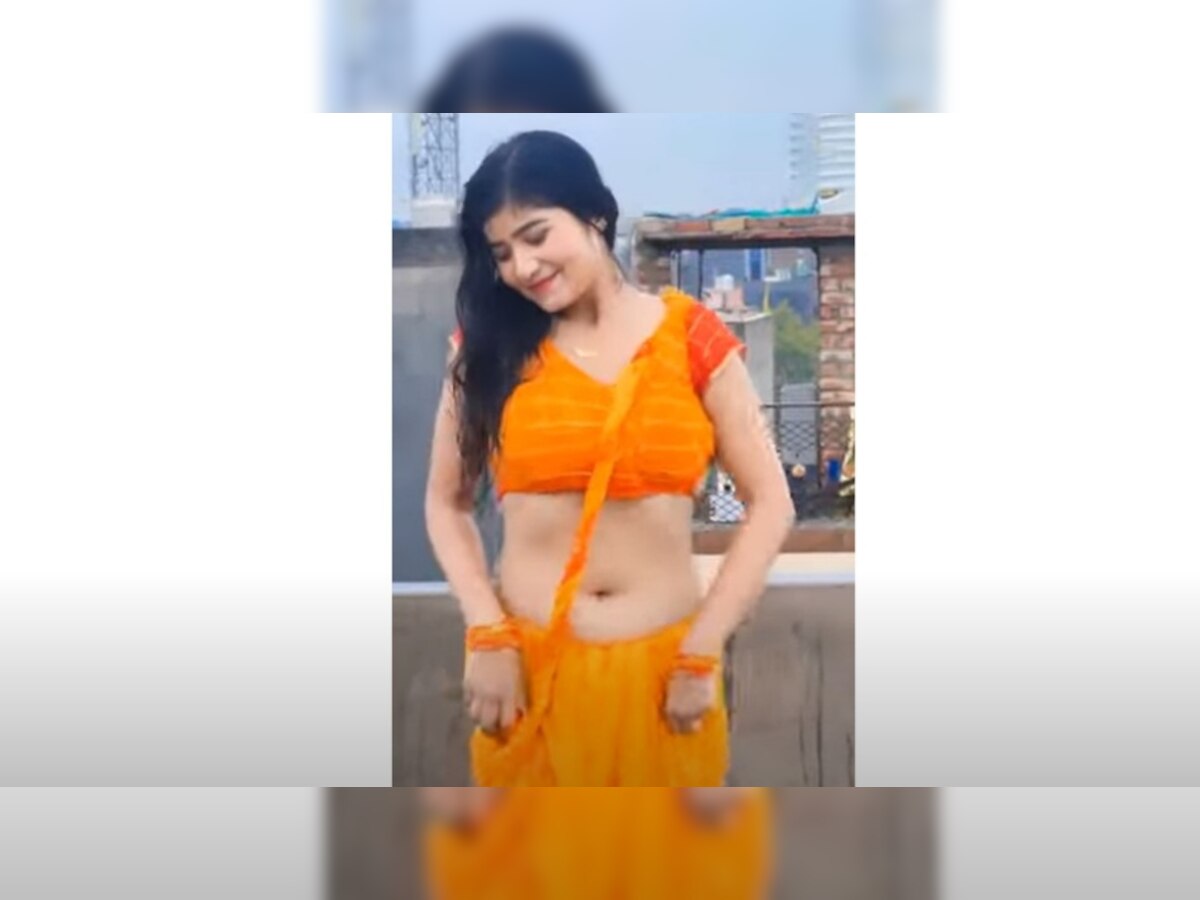 Bhabhi Dance Video: छत पर ऑरेंज साड़ी में भाभी ने डांस से निकाल दिए पसीने, वीडियो देख सपना चौधरी को जाएंगे भूल