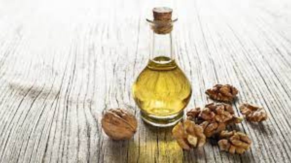 walnut oil benefits for heart skin hair in hindi akhrot ke tel ke fayde