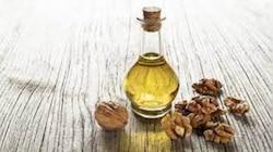 अखरोट के तेल के 7 अचूक फायदे! स्किन, हार्ट से लेकर बढ़ती उम्र रोकने तक के लिए है चमत