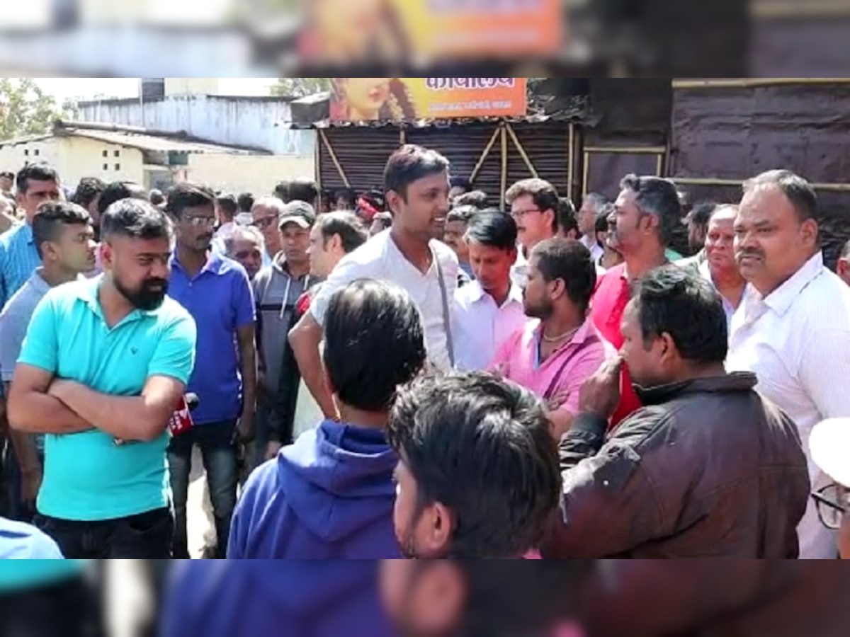 Jharkhand News : तेतुलतला मैदान में अतिक्रमण के खिलाफ प्रशासन ने की कार्रवाई, तोड़ी कई अवैध दुकानें