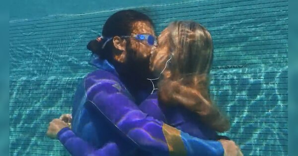 World Longest Underwater Kiss Couple Celebrates Valentine Day With