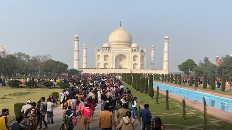 Taj Mahal: ताजमहल में शाहजहां के उर्स की तैयारियां शुरू; इस दिन फ्री रहेगी एंट्री Taj Mahal: ताजमहल में शाहजहां के उर्स की तैयारियां शुरू; इस दिन फ्री रहेगी एंट्री