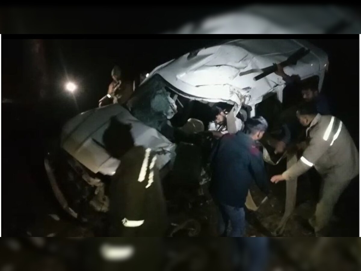 Banda Accident: बांदा में बारात से लौट रही स्कॉर्पियो और बोलेरो की टक्कर, 5 लोगों की हुई मौत