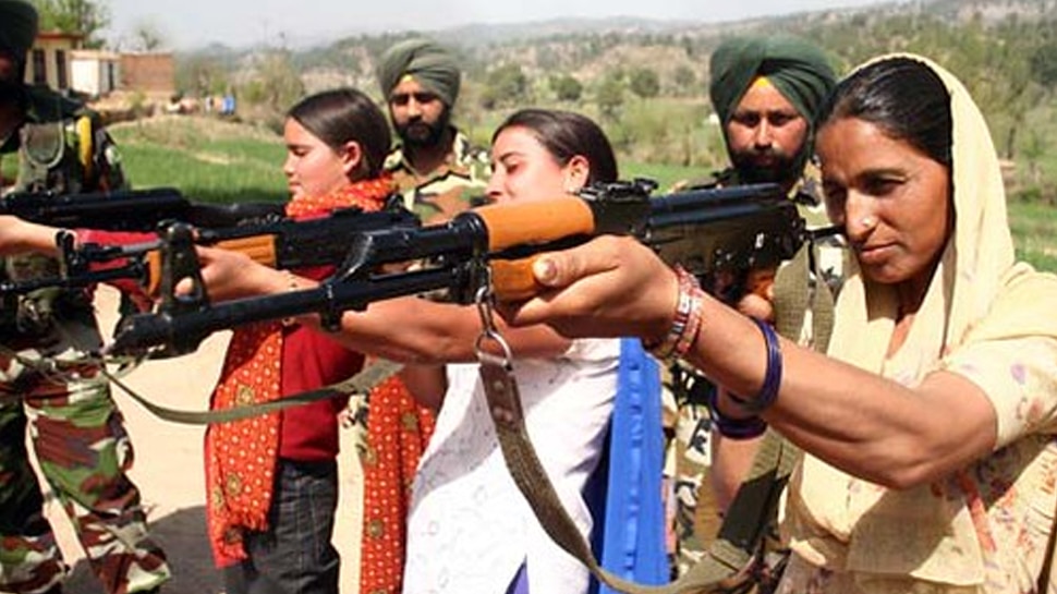 आतंकवादियों के खिलाफ हिंदुओं ने उठाई बंदूक, J&K कश्मीर इंतेजामिया ने VDC को सराहा