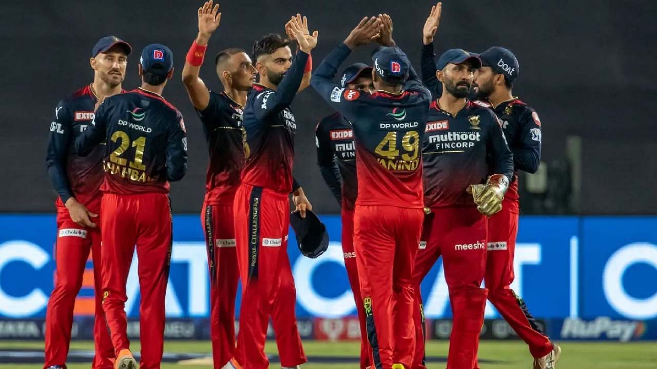 RCB IPL 2023 Schedule: मुंबई के खिलाफ खिताब का सूखा मिटाने उतरेंगे कोहली, देखें कैसी है आरसीबी की पूरी टीम और शेड्यूल