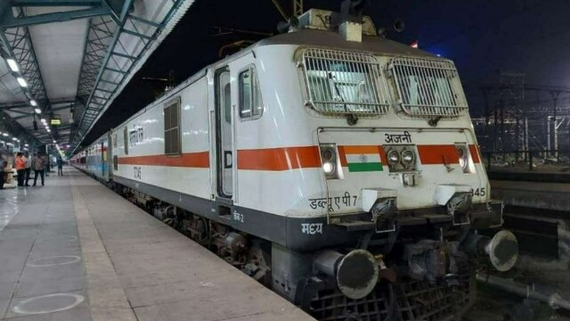 Indian Railways ने दो दिनों के लिए रद्द की ये 34 ट्रेनें, यात्रा से पहले चेक कर लें लिस्ट