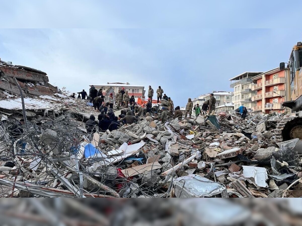 Turkiye Earthquake Updates: बड़ा चमत्कार! तुर्किये में भूकंप के 13 दिन बाद मलबे से जीवित निकले पति-पत्नी लेकिन...