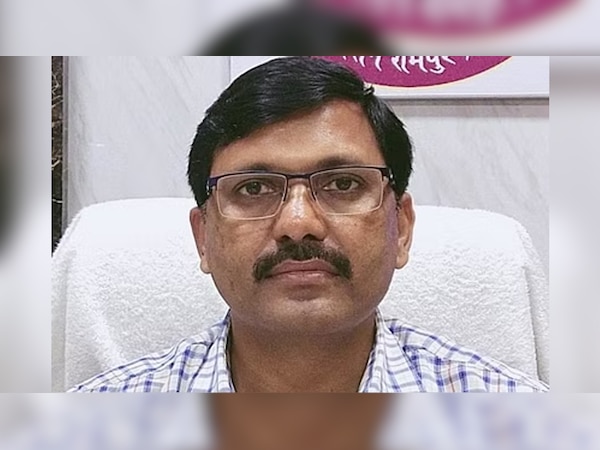 आजम की लंका में आग लगाने वाले IAS अफसर पर मेहरबान हुई यूपी सरकार