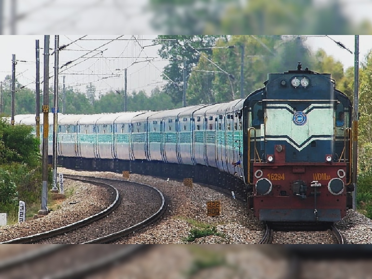 Indian Railways: अचानक बढ़ी रेल यात्रियों की परेशानी, बदल गए कई गाड़ियों के रूट; देखें लिस्ट