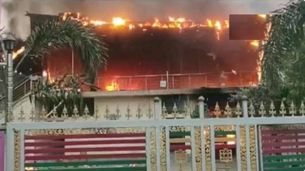 पटना पार्किंग विवाद में 2 लोगों की मौत, भीड़ ने की पुलिस पर पत्थरबाजी पटना पार्किंग विवाद में 2 लोगों की मौत, भीड़ ने की पुलिस पर पत्थरबाजी