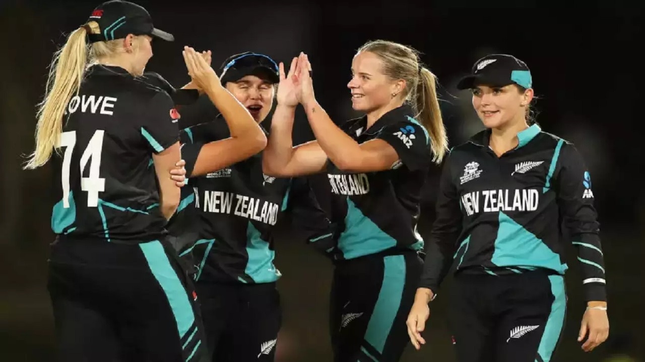 Women&#039;s T20 World Cup: सेमीफाइनल की रेस से श्रीलंका हुआ बाहर,  NZ को SA से लग सकता है बड़ा झटका, जानें पूरा समीकरण